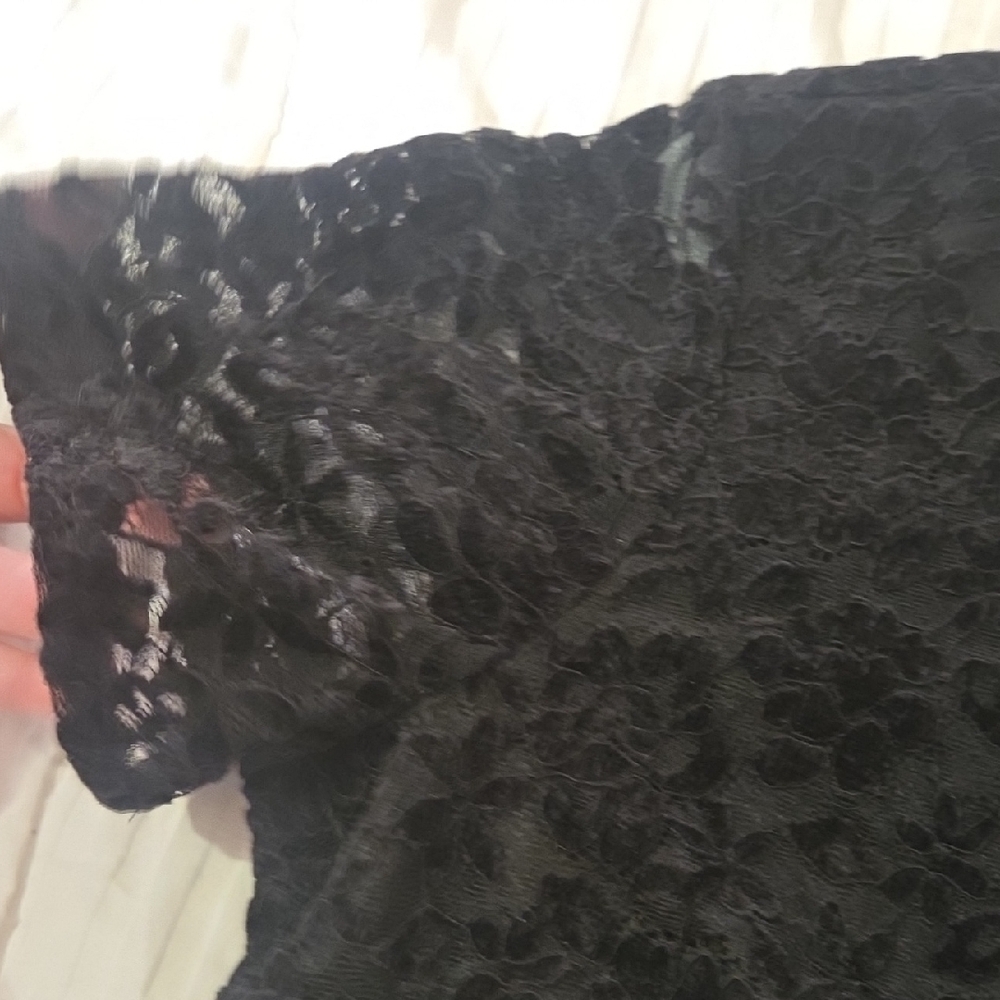 Elegant Black Lace Short Sleeve Top - Picture 7 of 8